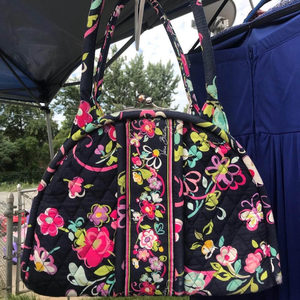 Vera Bradley snap purse, Unique look, nice design